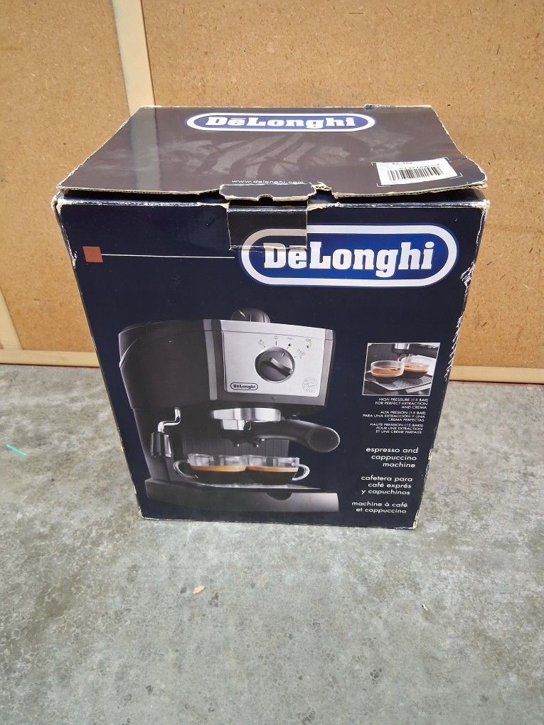 DeLonghi Pump Espresso And Cappuccino Machine EC140B