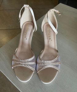 Women’s Nude & Gold Kitten Heels