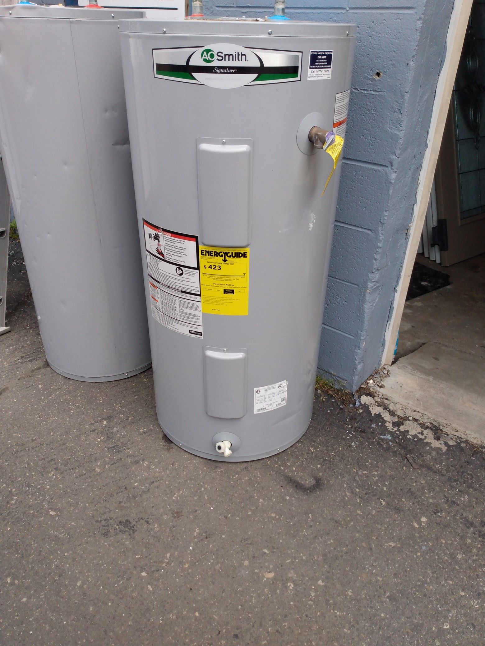 Electric hot water heater