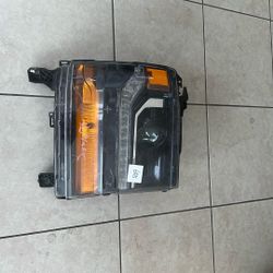 2016 To 2018 Chevrolet Silverado Headlight Passenger Side Assembly #655 FC101