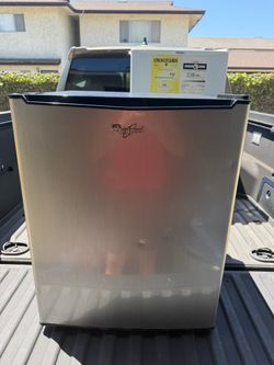 Compact Refrigerator 2.7 cu ft.
