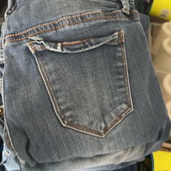 Vendo Jeans En Buen Estado Size 27,28,29,30 Levis Guess $20,25,