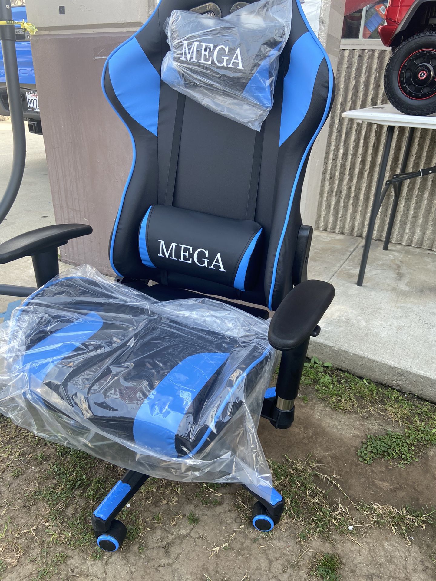 Black and blue gaming chair