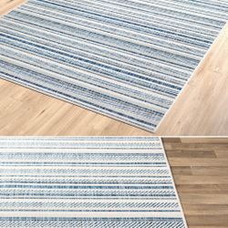 Indoor/ outdoor Rug 6’7” x 9’