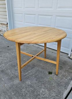 Oak leaf folding table