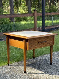 Vintage Lane Style Midcentury Modern Side/End/Lamp/Night Table, marble insert, circa 1960