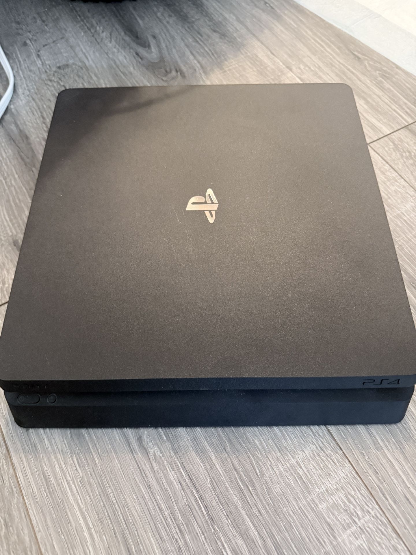 PlayStation 4, 2 Controllers