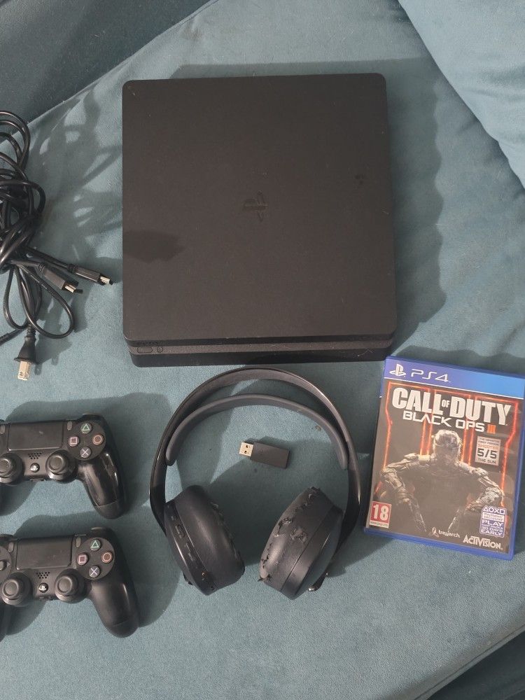 PS4 Slim 1TB Bundle – 2 Controllers + COD BO3 + Headset