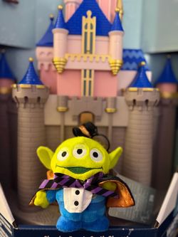 Disney Store Little Green Men Plush DISNEY HALLOWEEN 2026 Keychain Stuffed Toy