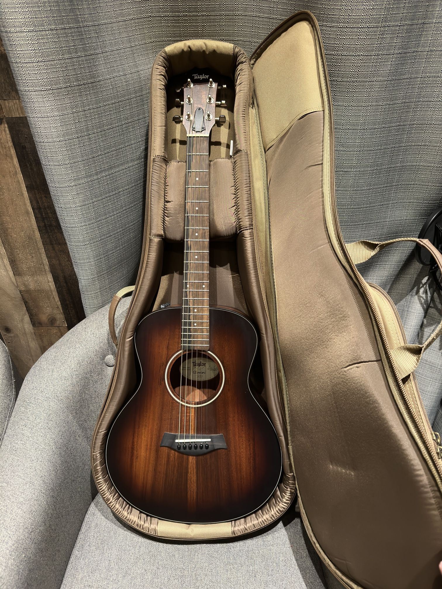 Taylor Gs Mini Koa Acoustic Electric Guitar for Sale in Alta Loma, CA