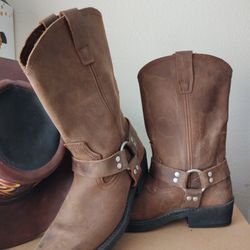 Men’s Cody James boots, size 8 1/2.
These have only been worn a handful of times and are in "almost new" condition. They are high-quality, handcrafted