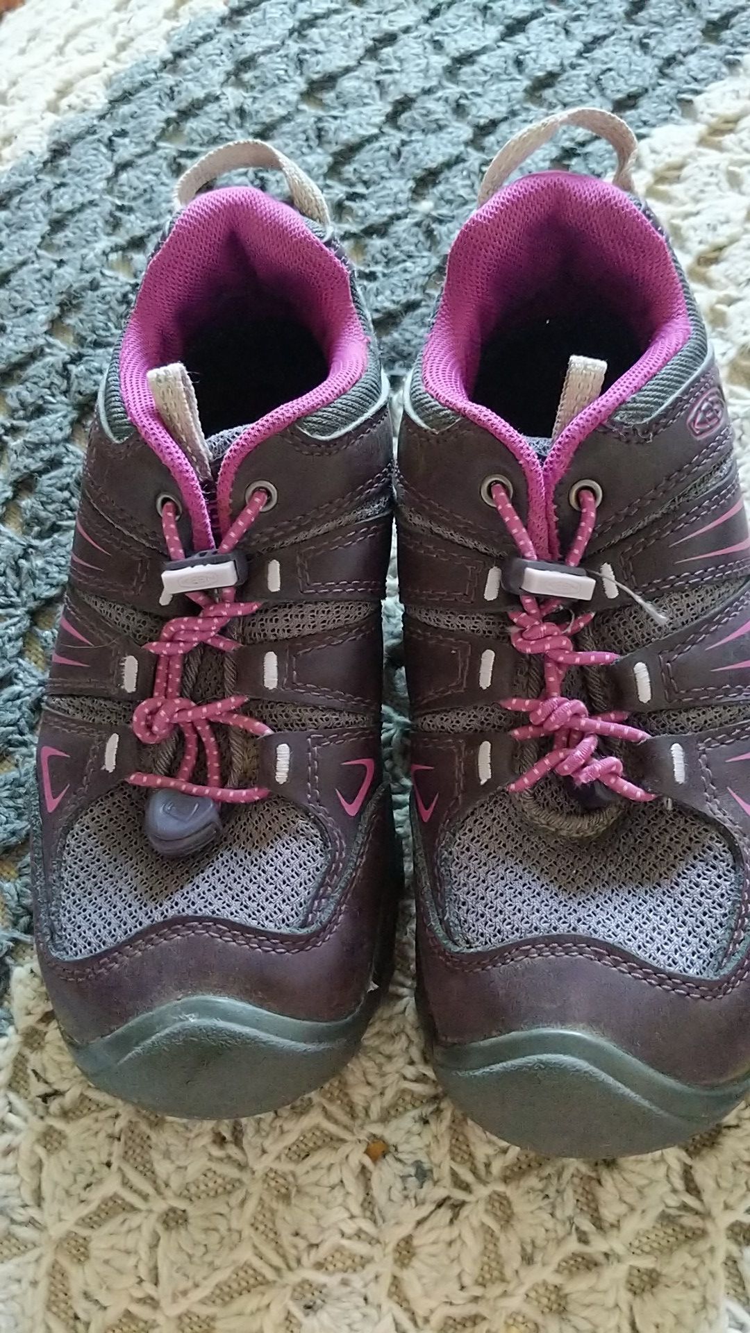 girl's Keen low profile hiking shoes, size 2