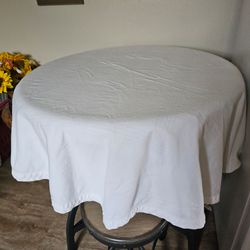$10     60"    ROUND WHITE TABLECLOTH