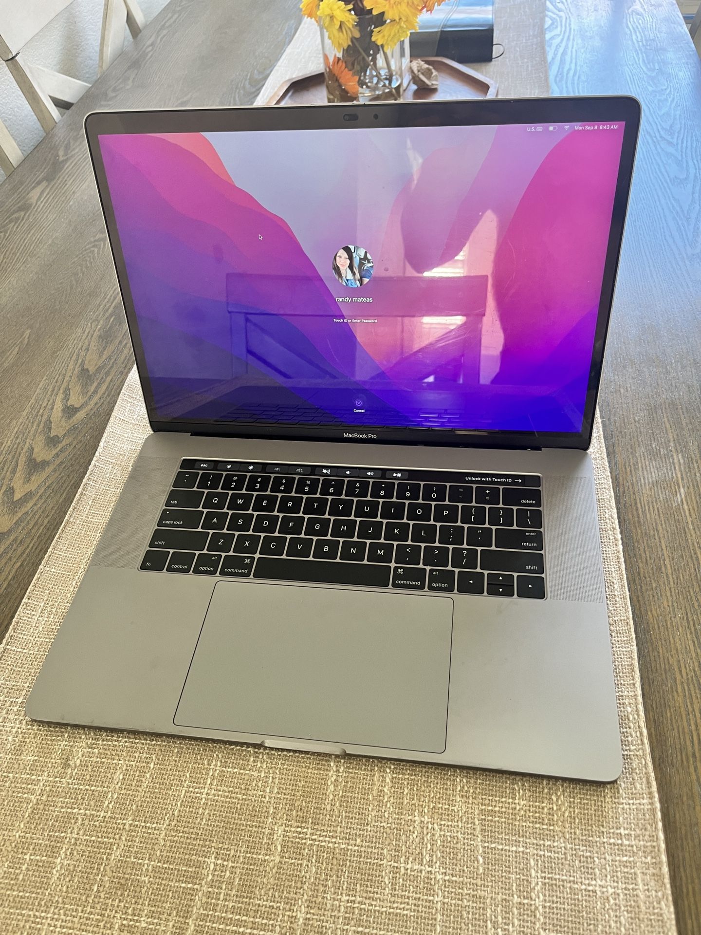 Apple MacBook Pro 15in With Touch Bar  (2016) 
