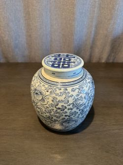 Chinese blue and white porcelain ginger jar