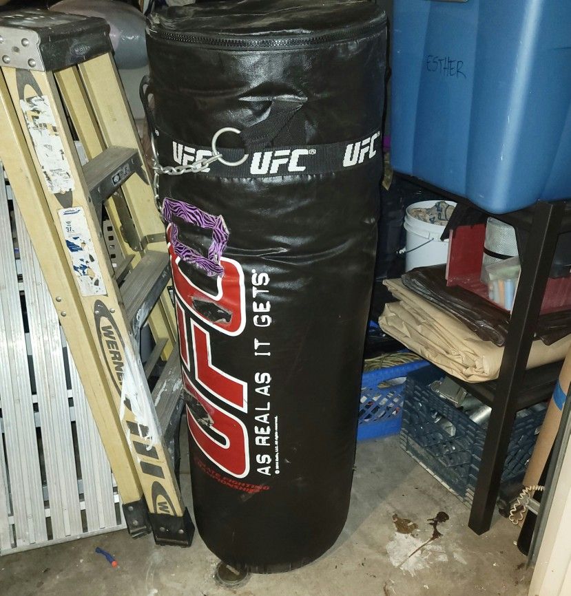 Punching Bag 100lb UFC