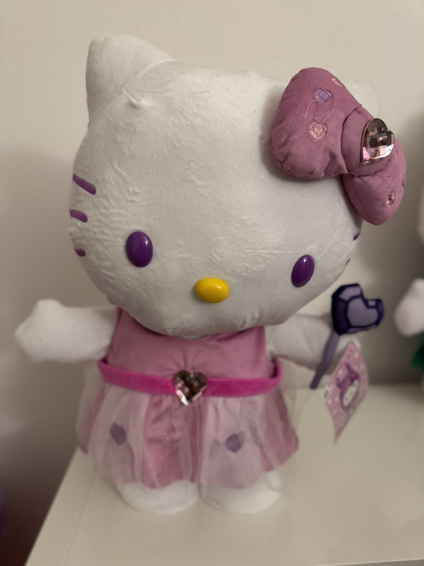 Hello Kitty Valentine’s Greeter