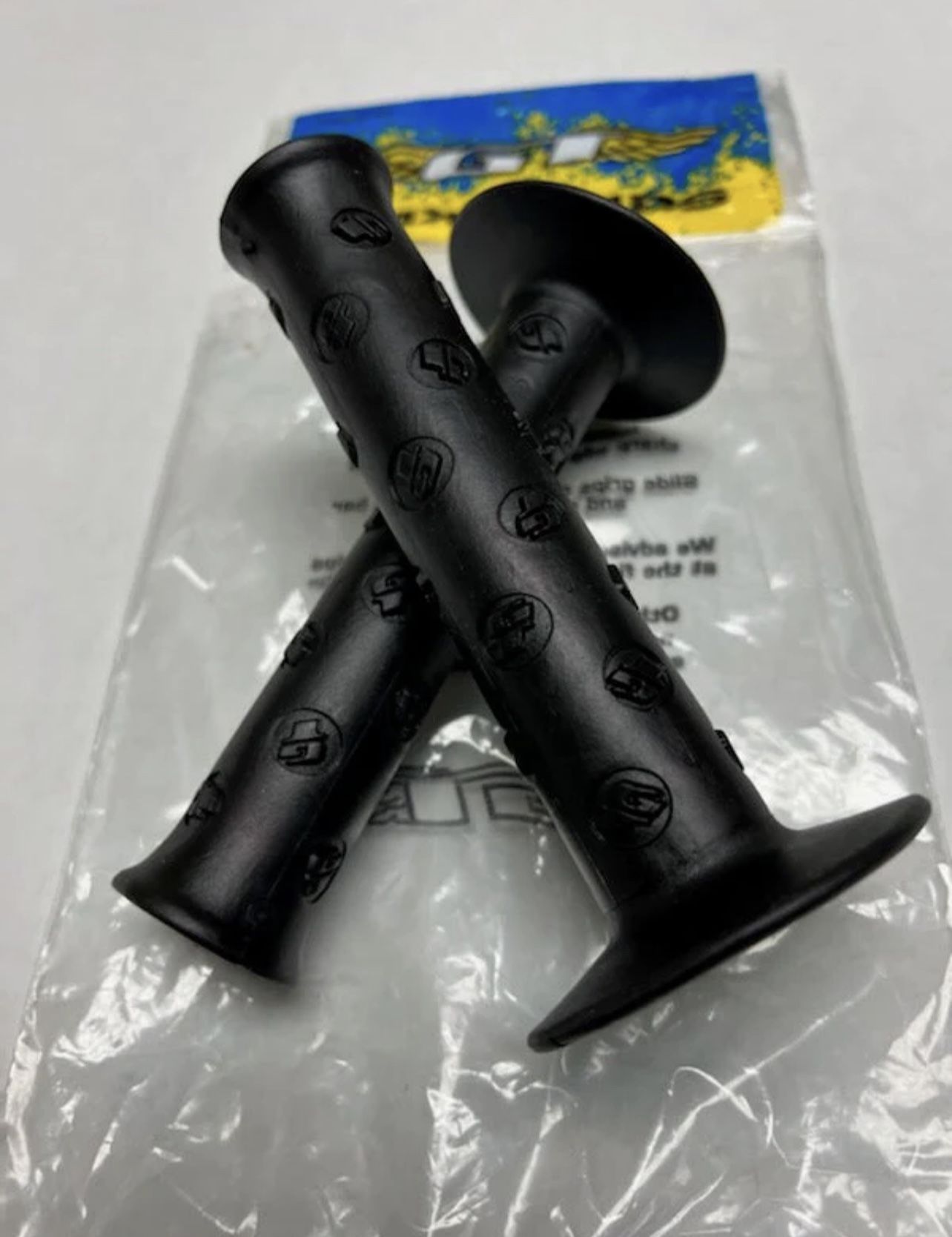 GT Racing Bmx Circle logo Ame Grips Freestyle Old School NOS brand new 