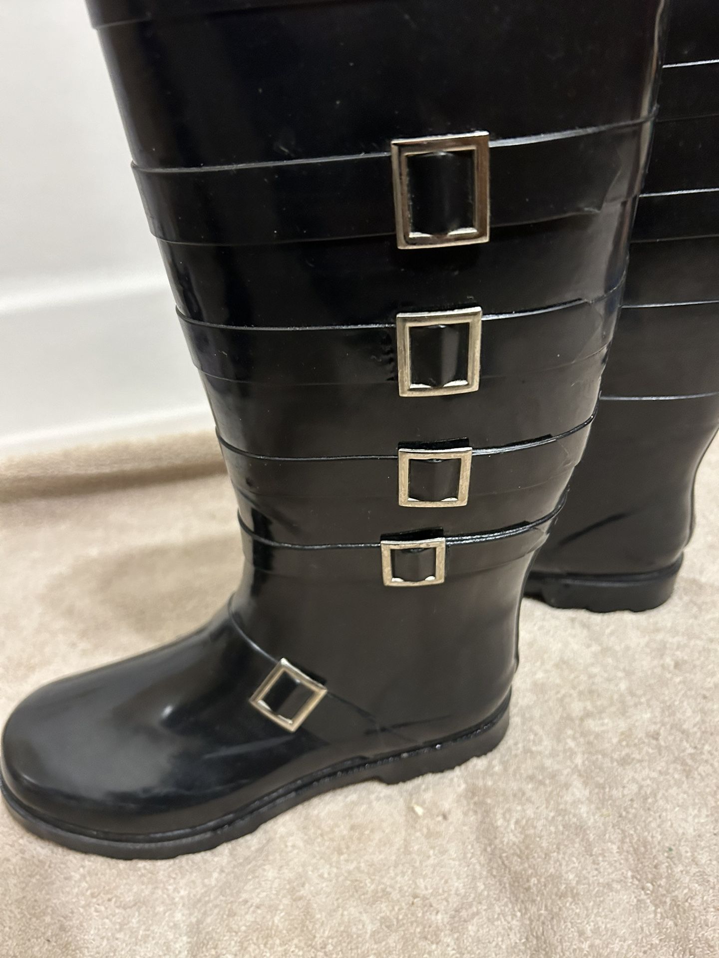 Capelli New York Black Buckle Rain Boots Size8