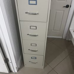 meta storage drawers/ gavetero de metal 