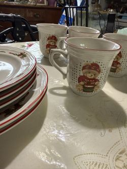 Theodore Bear's Christmas dinnerware 