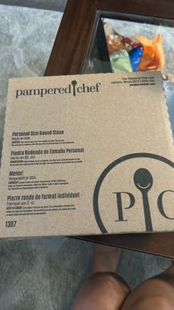 Lot of 4 New In Box Pampered Chef Personal Size Round Stones (#1387) with Scrapers