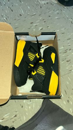 Jordan 4 Retro Black & Yellow Size 7c