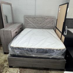 Light Gray Wood Queen Bed Set