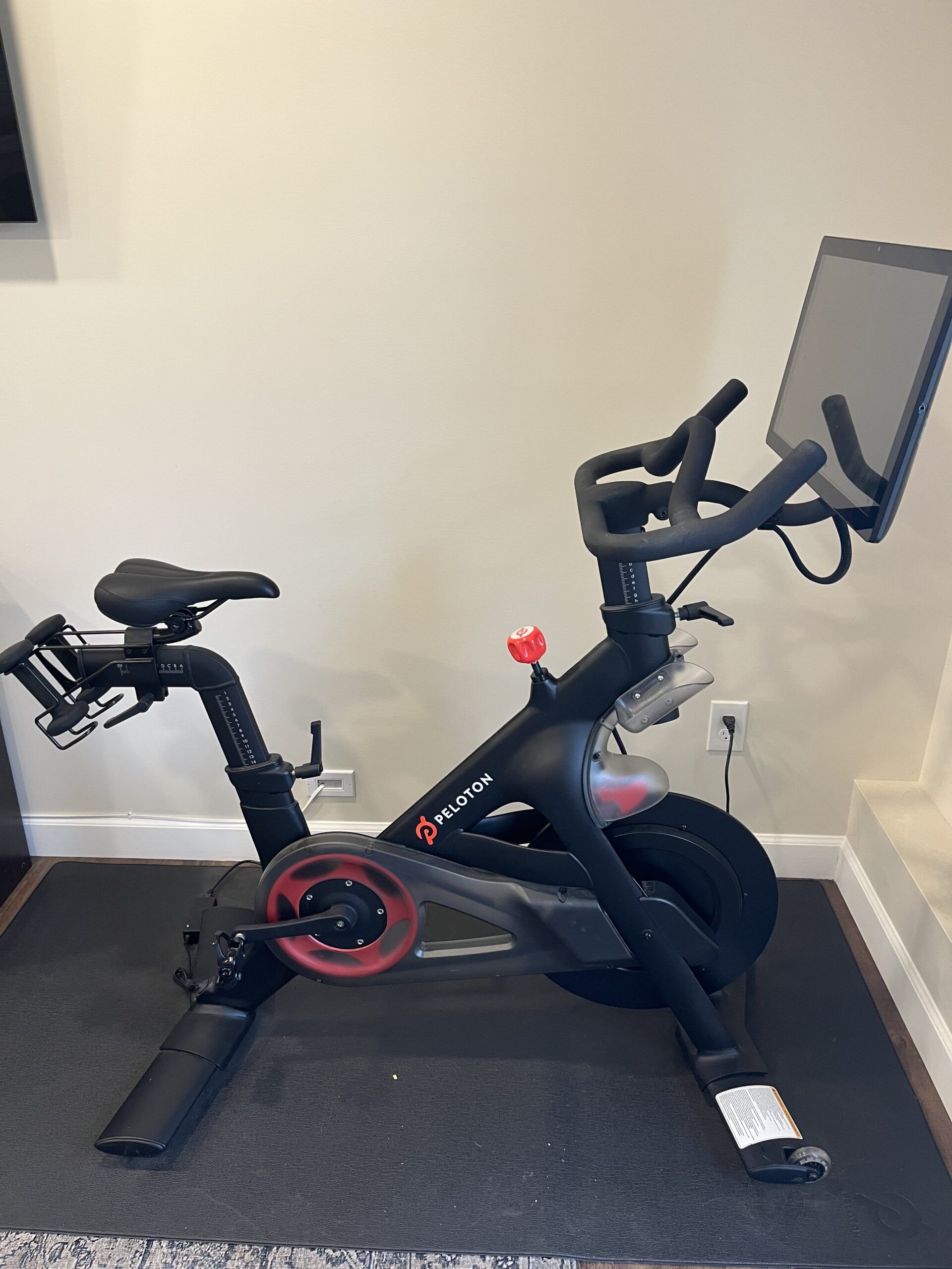 2020 Peloton Bike 2nd Gen Very Good Condition 51-200 Rides - East Orange, NJ