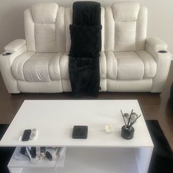 Like new recliner and couch that reclines