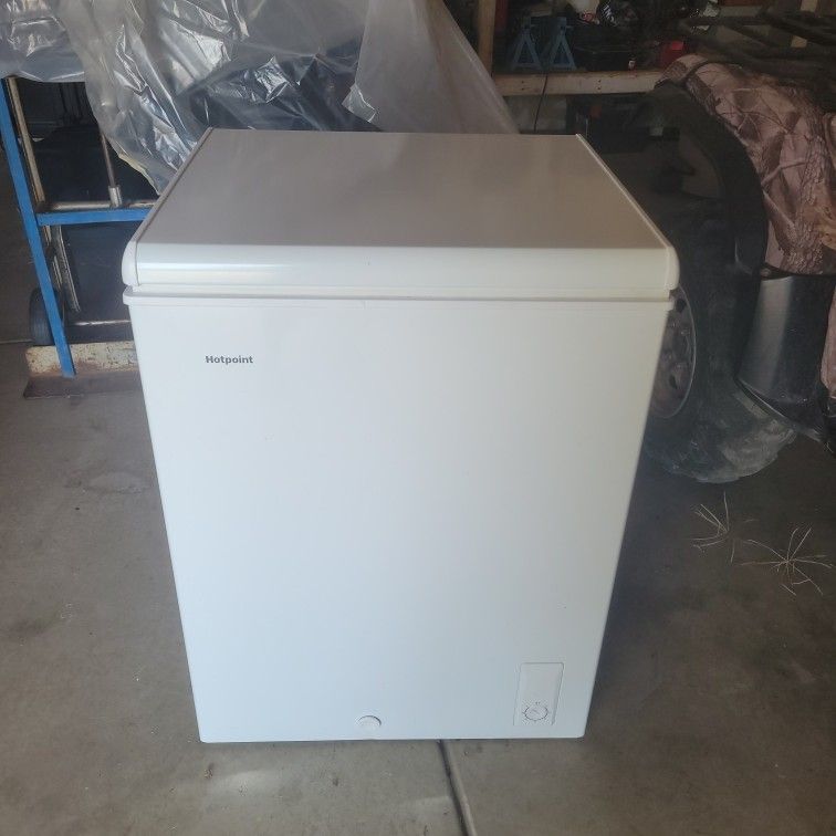 Near New Hotpoint Chest Freezer
