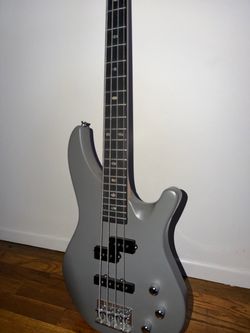 Mitchell short scale bass