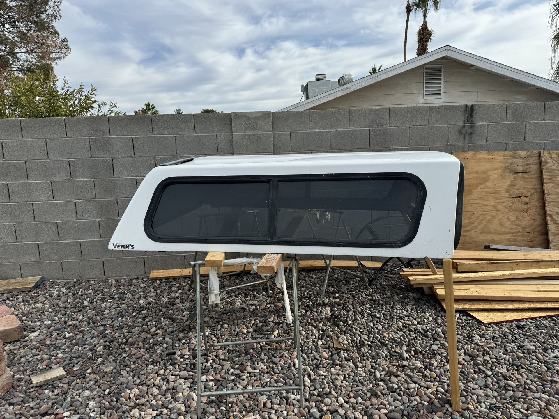Camper Shell  For A 2000 Nissan Frontier 