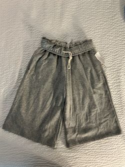 Gray heather sweat shorts #athleisure #loungewear