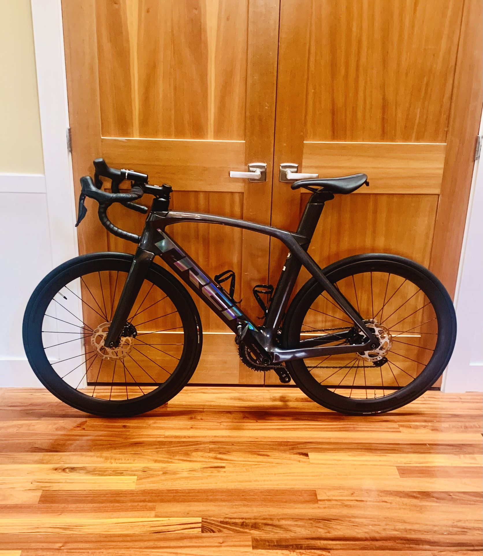 TREK - 2023  Madone SL 6 Di2 Gen 6 | Road / Race Bike w/ Electronic Shifting | 56cm | Excellent Condition!