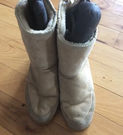 Tan ugg boots