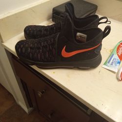 Kelvin Derants Nikes