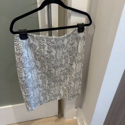 Ann Taylor Snakeskin Pattern Pencil Skirt - Size12P ($25) - New with Tags!
