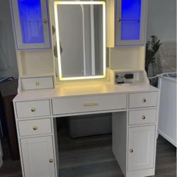 Large Vanity Desk with Mirror,Lights and Charging Station, Make up Vanity Mirror with 3 Lights Mode and Brightness Adjusted by Touch Button and 6 Draw