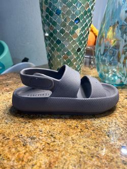 Sandal for ever 21 brand new grey /grey  no box original sandal  size 5 lady