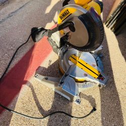 DeWalt 15 Amp Corded 10 in. Compound Single Bevel Miter Saw
