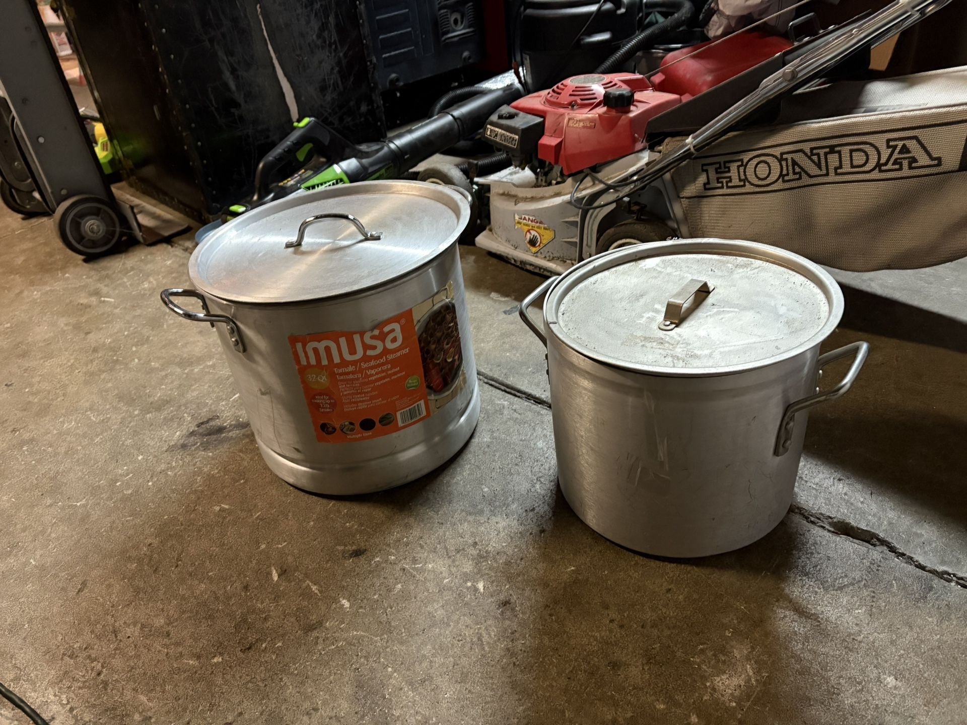 Two Big Pots 32 quarts and 25 quarts