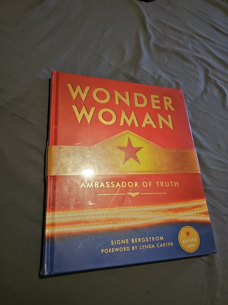 Wonder Woman Collector Book