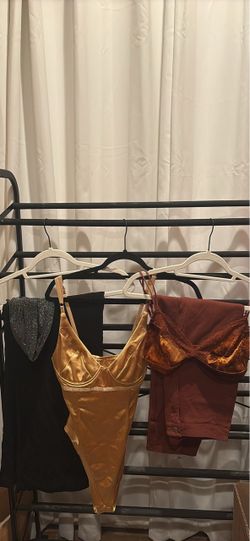 Cute warm-toned going-out bundle with rich gold, rust & black pieces! 🤎✨