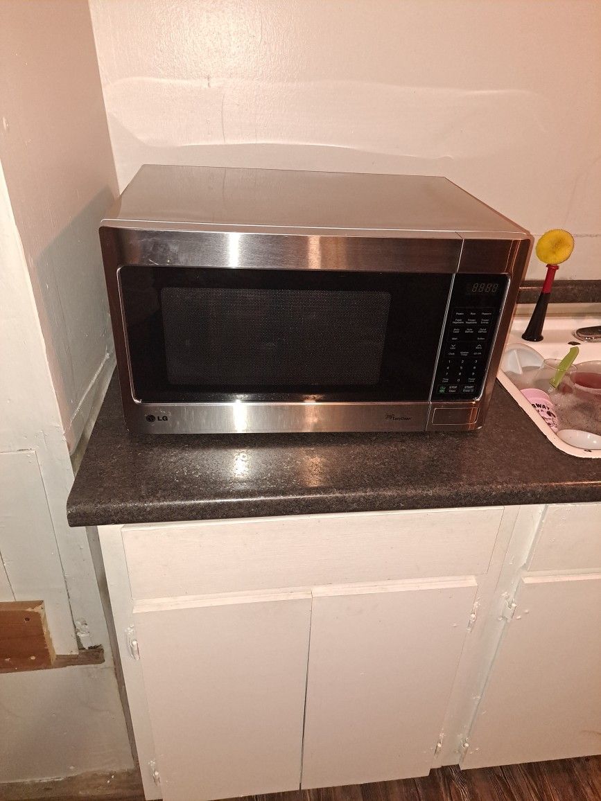 LG Microwave Easy Clean Like NEW Barely Used