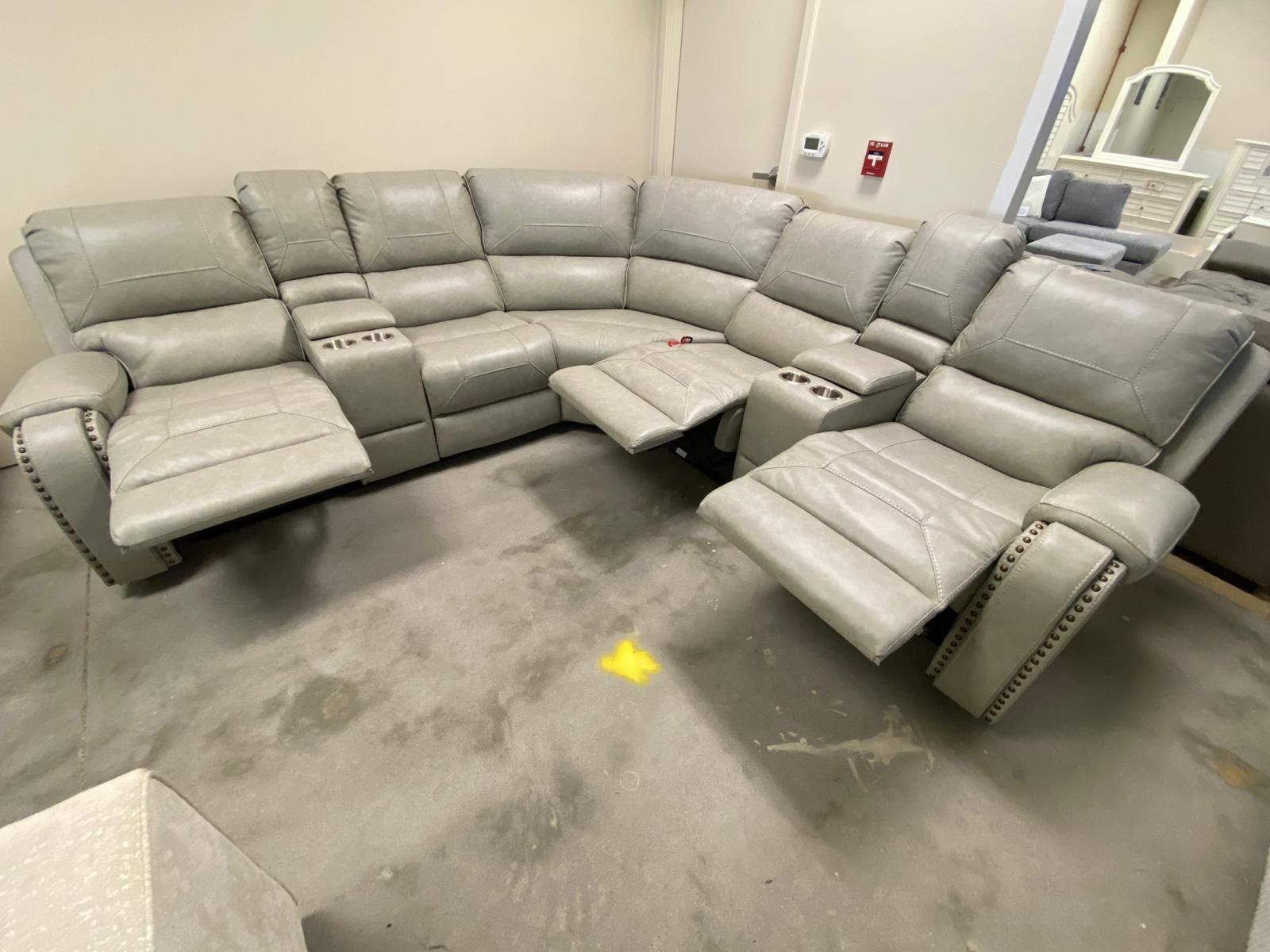 FREE DELIVERY AND INSTALLATION - Gray Leather Sectional (BRAND NEW IN 📦)
