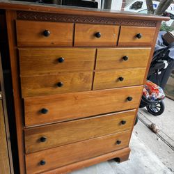 Dressers (The price is per cabinet.)