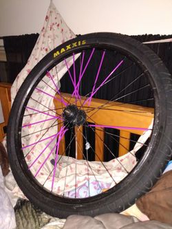 2 29 inch maxxis hook worms with rims