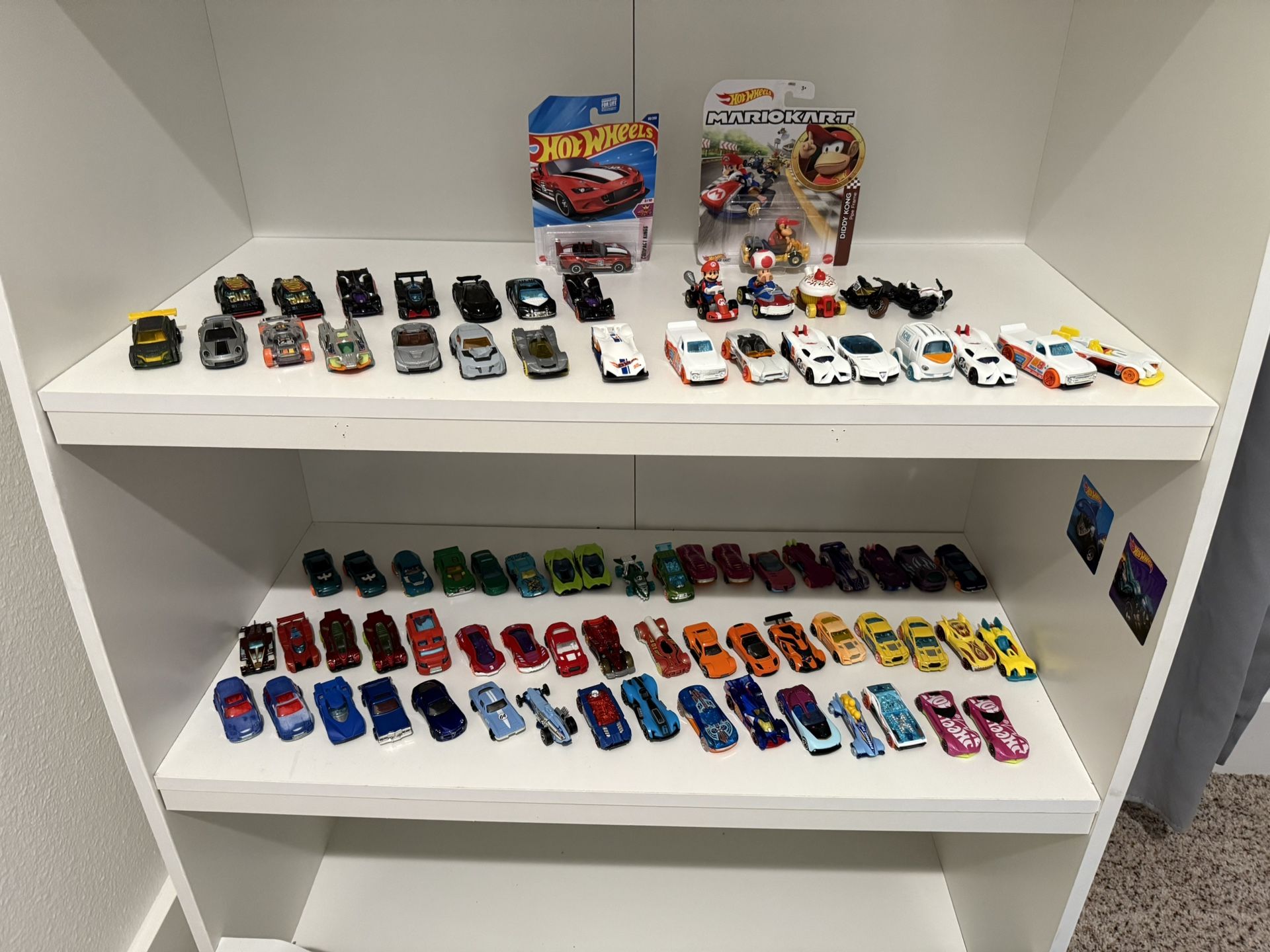 Hot-wheels lot; Cars And Tracks