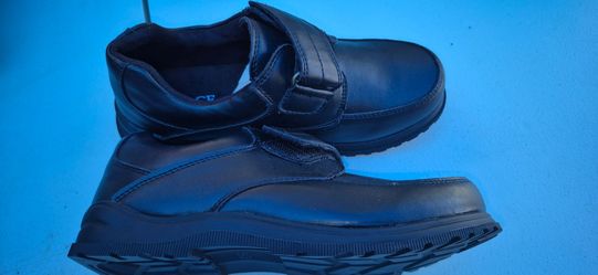 New boys shoes  size 3